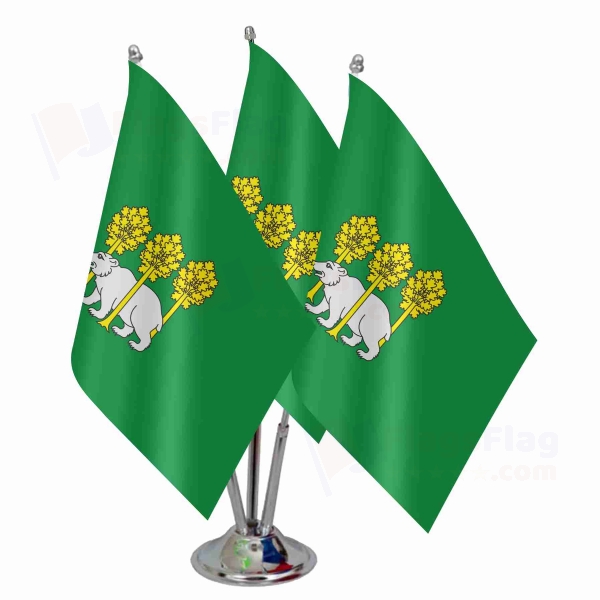Chelmski Triple Table Flag