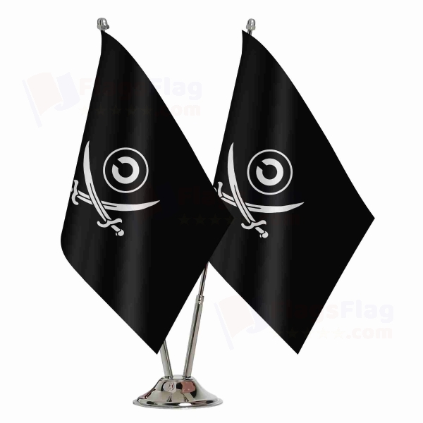 Copyleft Pirate Symbol 2 Table Flags