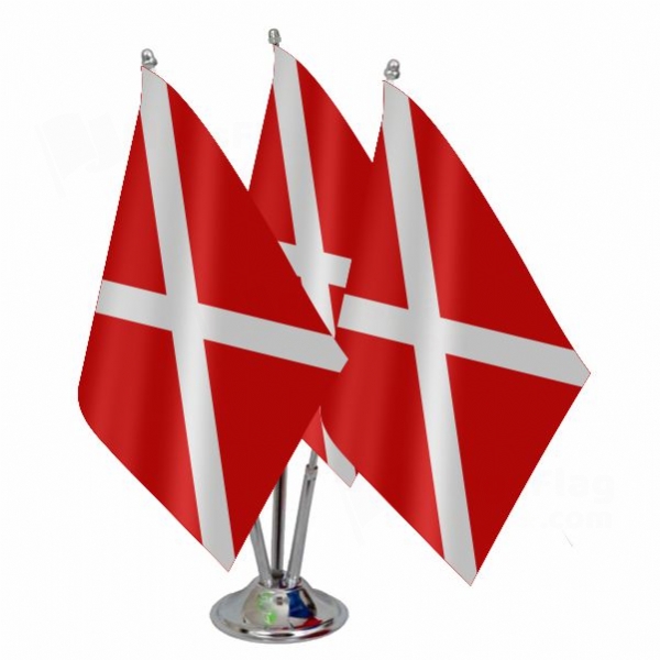 Elleore Triple Table Flag