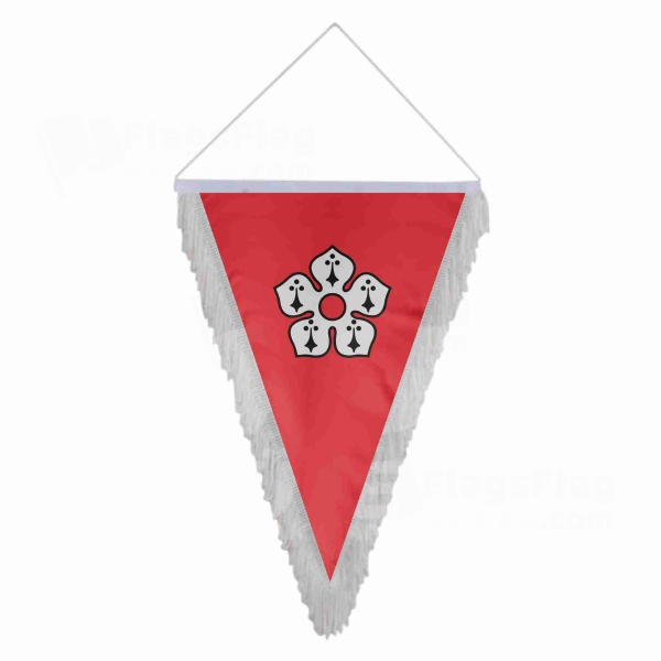 Leicester Triangle Fringed Streamers