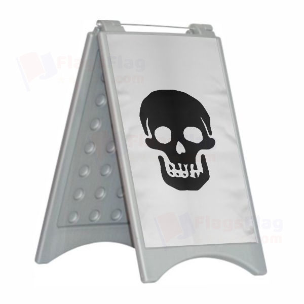 Pirate Death Head Levasseur Reversed Open Pirate Death Head Levasseur Reversed Close Plastic Pontoon