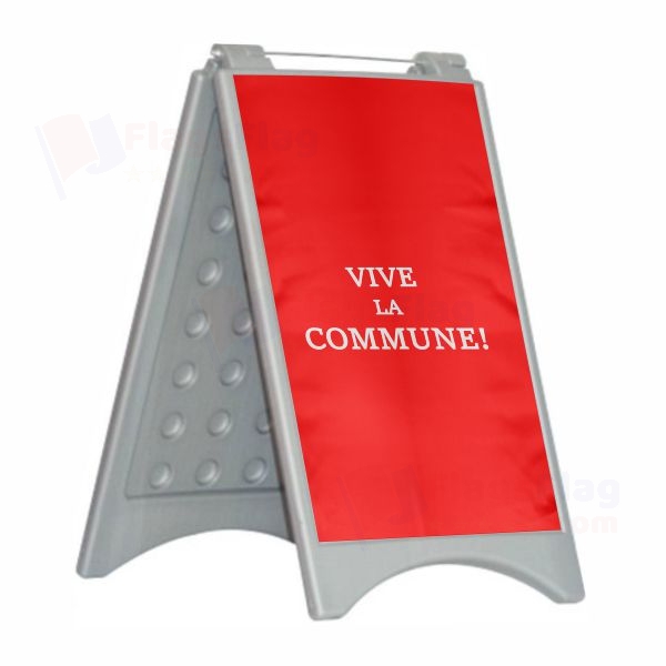Vive La Commune Open Vive La Commune Close Plastic Pontoon